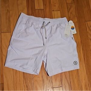 Vuori Mens XL White Kore short. Lined. 7.5 inch inseam.